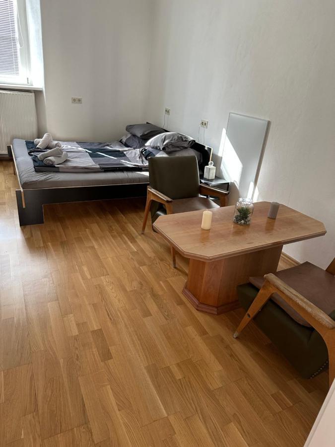 Central Plaza Mini Apartment 1 Bruck an der Leitha Luaran gambar