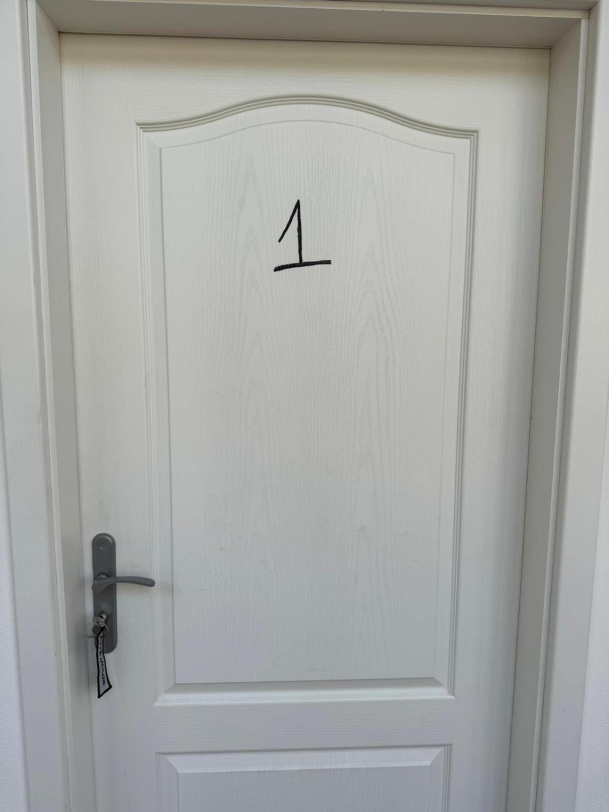 Central Plaza Mini Apartment 1 Bruck an der Leitha Luaran gambar